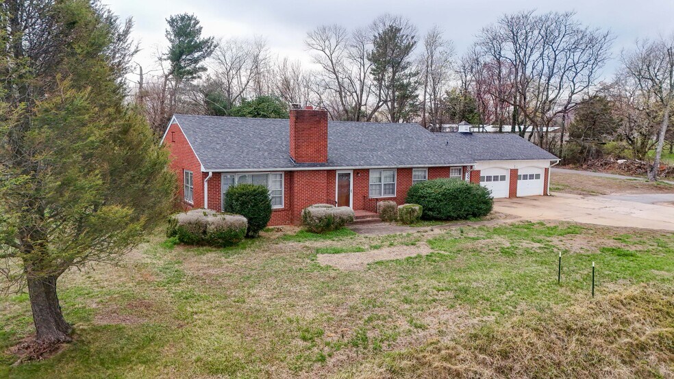 More Photos Of 1001 E Lynchburg Salem Tpke, Bedford Office For Sale