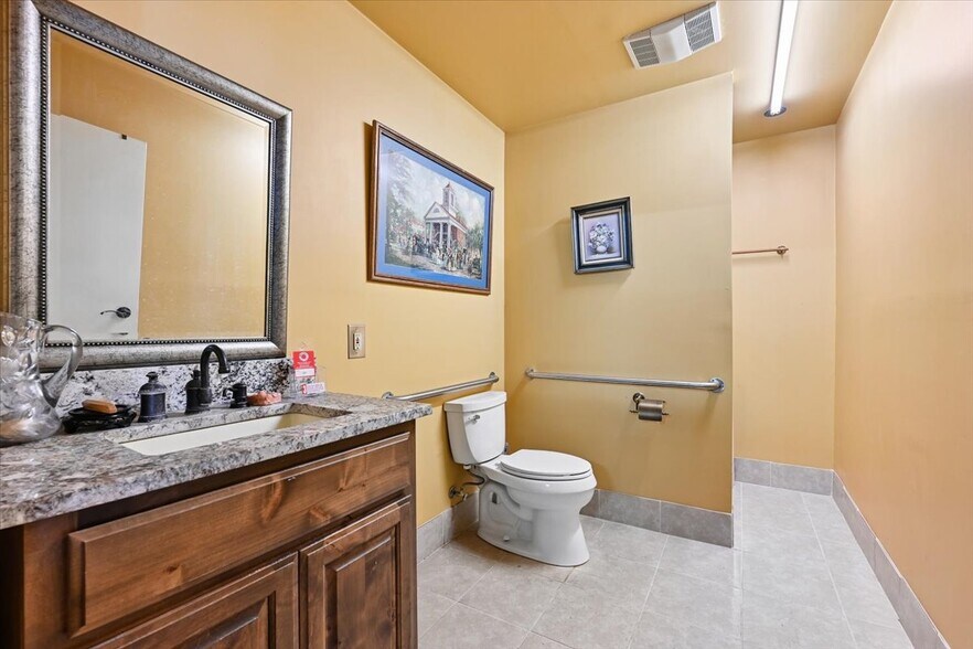 More Photos Of 4940 E 73rd St, Tulsa Office For Sale