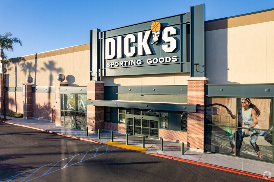 More Photos Of 9301 Tampa Ave, Northridge Unknown For Lease