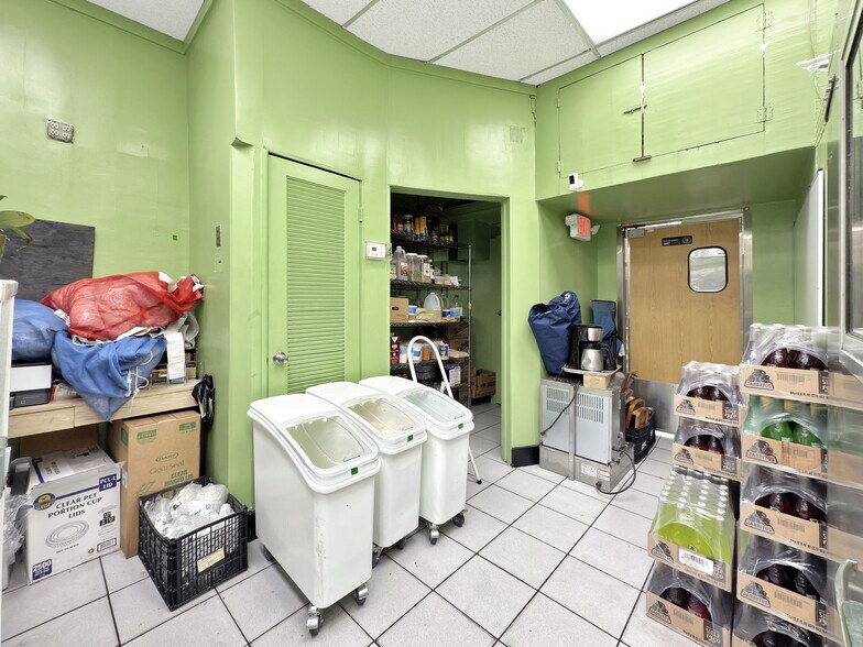 More Photos Of 643 NW 20th St, Miami Freestanding For Sale