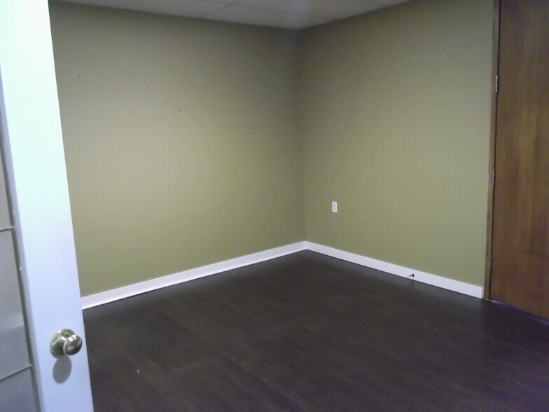 More Photos Of 33 Blackfoot Rd, Sherwood Park Office For Lease