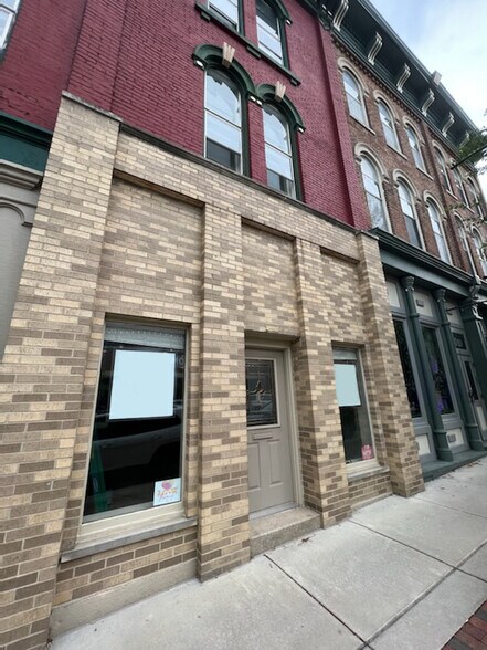 More Photos Of 1006 Main St, Lafayette Storefront Retail Residential For Lease