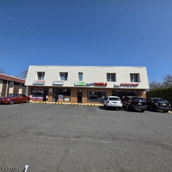 More Photos Of 713 E Main St, Bridgewater Convenience Store For Lease