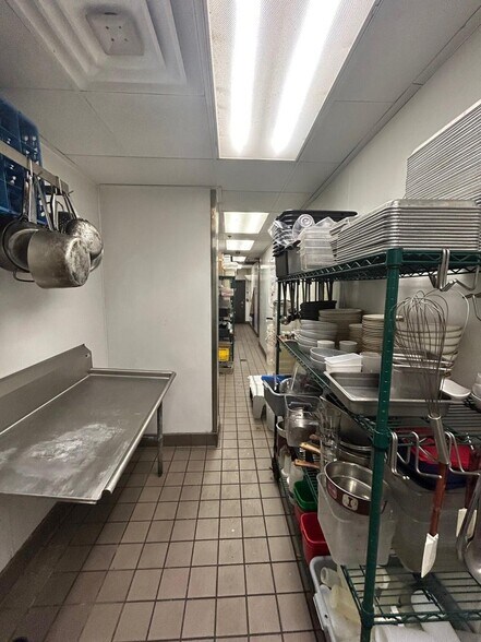 More Photos Of 725-735 Coleman Blvd, Mount Pleasant Apartments For Lease