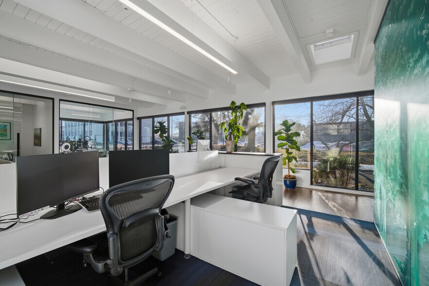 More Photos Of 836 Skokie Blvd, Northbrook Office For Sale