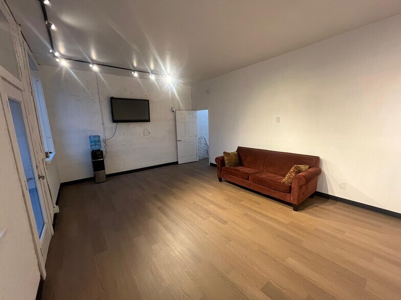 More Photos Of 47 S Ingold Ave, Garland General Retail For Sale