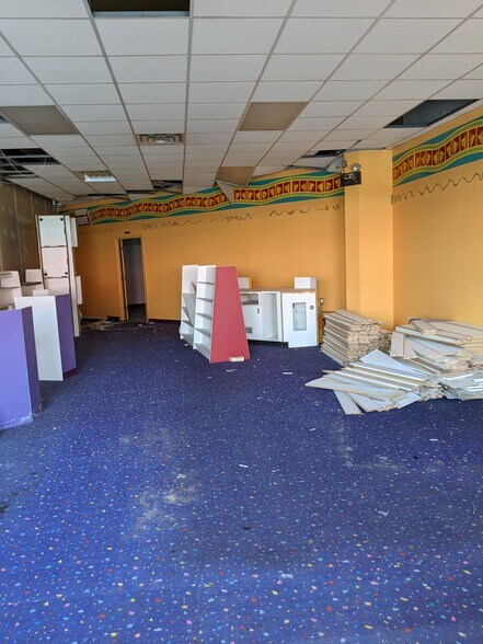 More Photos Of 1761 Goucher St, Johnstown Storefront For Sale