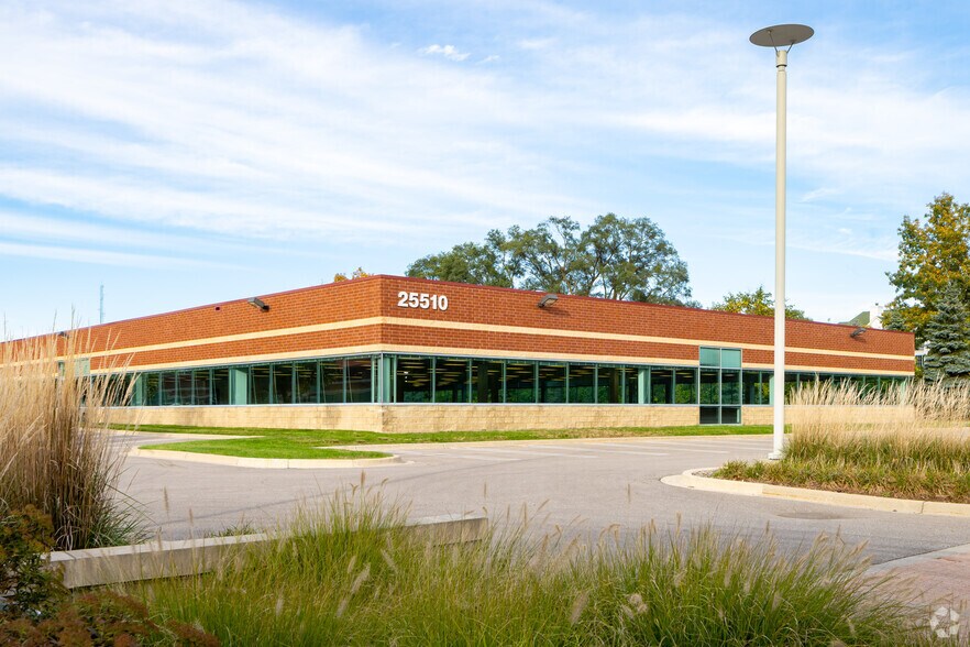More Photos Of 25510 W 11 Mile Rd, Southfield Research And Development For Lease