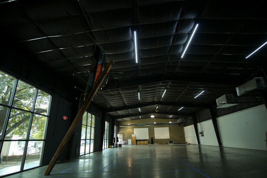 More Photos Of 2324 S Lamar Blvd, Austin Unknown For Lease