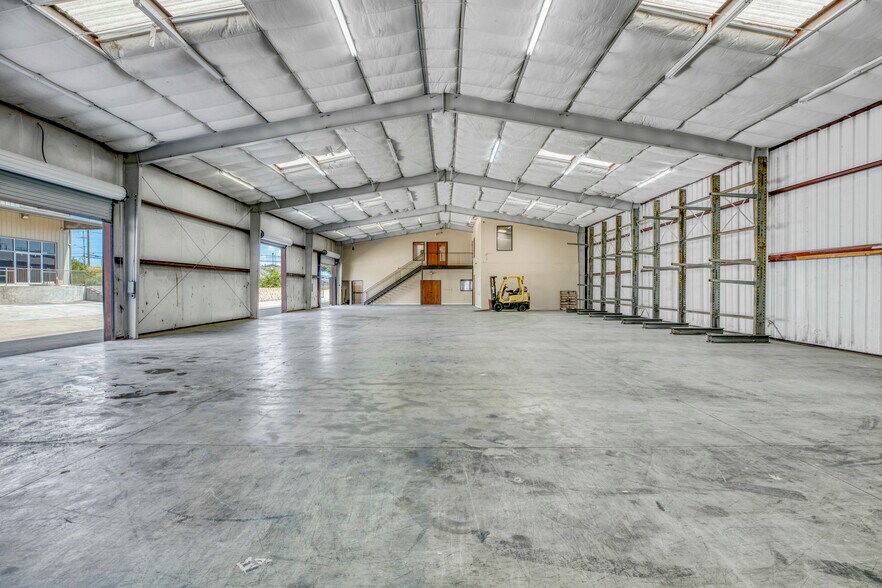 More Photos Of 5238 Evers Rd, San Antonio Warehouse For Sale