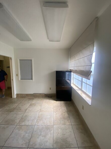 More Photos Of 3080 W Flagler St, Miami Medical For Sale