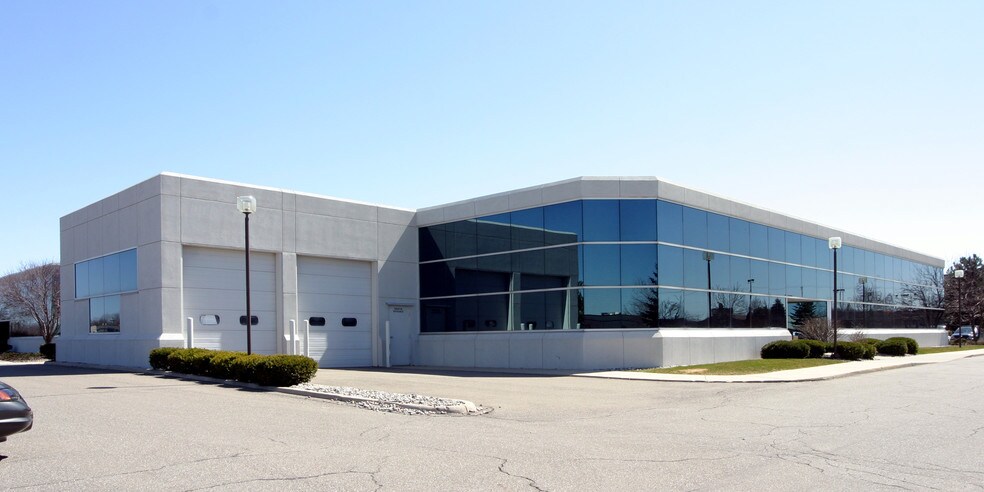 More Photos Of 5401 Gateway Ctr, Flint Medical For Lease