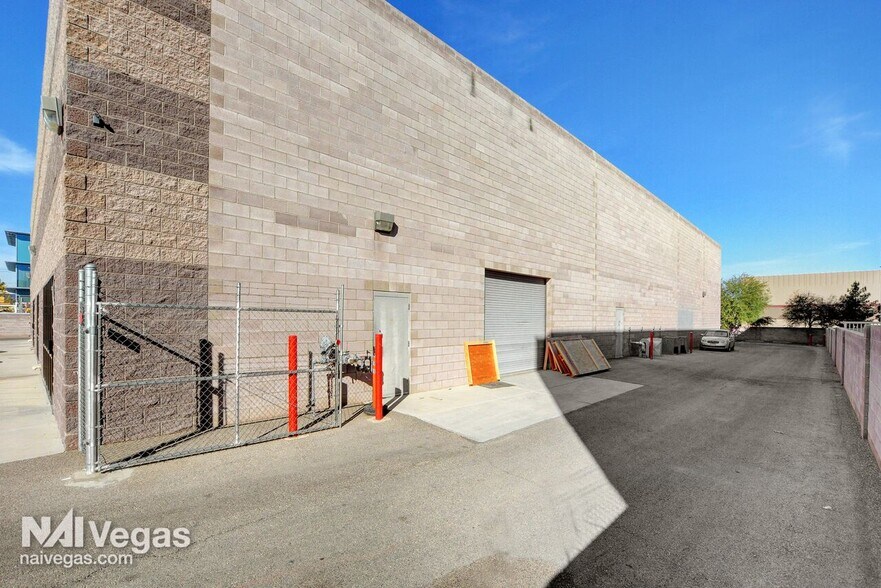 More Photos Of 1910 E Maule Ave, Las Vegas Warehouse For Sale