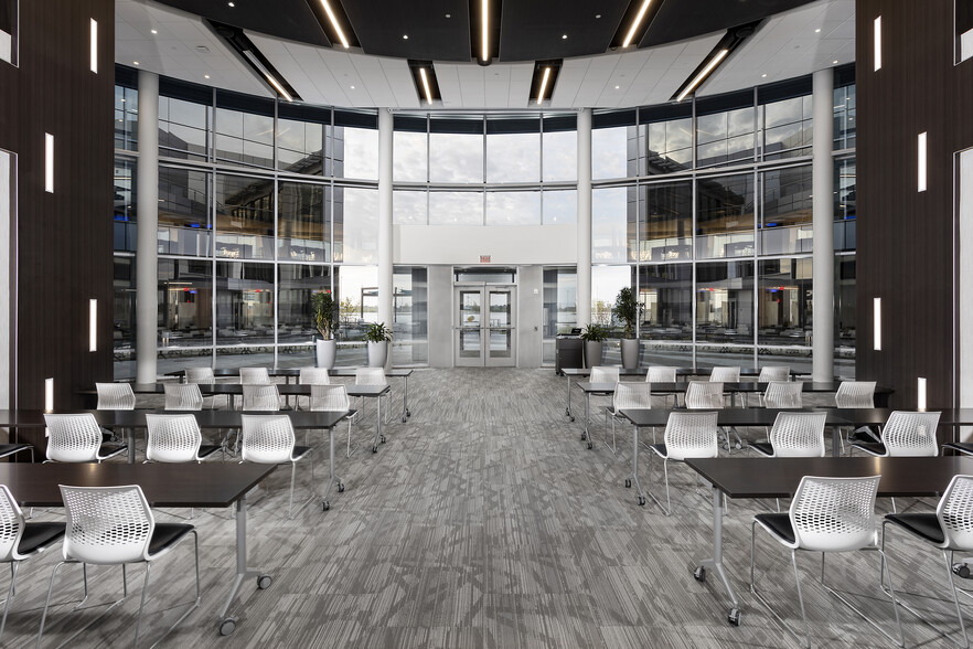 More Photos Of 18881 W Dodge Rd, Omaha Office For Lease