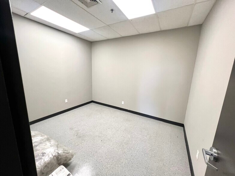 More Photos Of 310 Paterson Plank Rd, Carlstadt Manufacturing For Lease