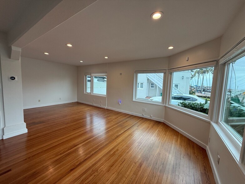 More Photos Of 7880 Exchange Pl, La Jolla Freestanding For Lease