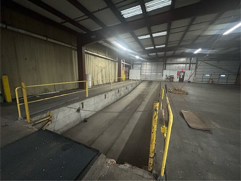 More Photos Of 705 Maple St, Bristol Manufacturing For Sale