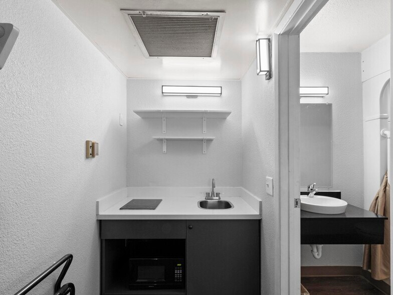 More Photos Of 1150 Wilkins Cir, Casper Hotel For Sale