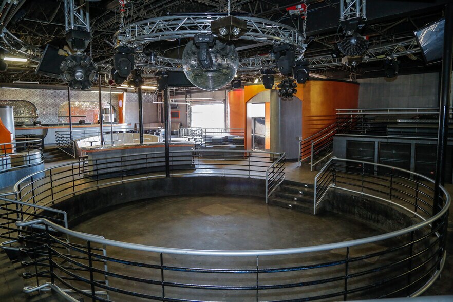 More Photos Of 1928 Buddy Holly Ave, Lubbock Bar For Sale