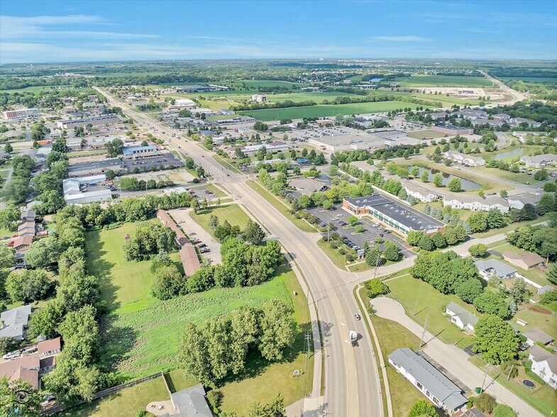 More Photos Of 1015 N Bridge St, Yorkville Land For Sale