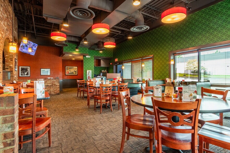 More Photos Of 5075 Crookshank Rd, Cincinnati Restaurant For Sale