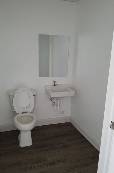 More Photos Of 2758 Old Okeechobee Rd, West Palm Beach Warehouse For Lease