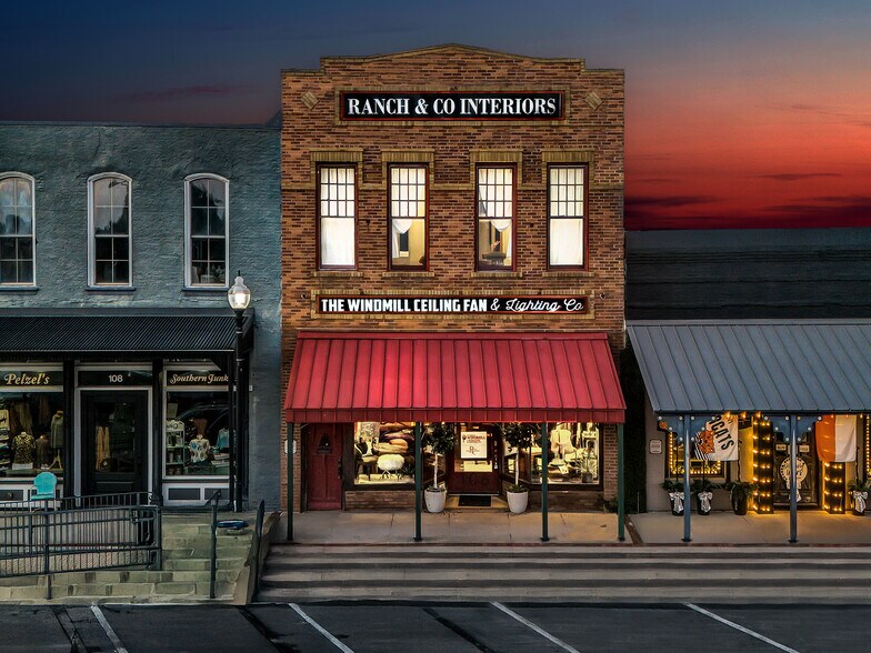 More Photos Of 106 W Main St, Pilot Point Storefront For Sale