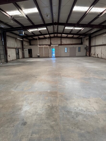 More Photos Of 4073 Nine McFarland Dr, Alpharetta Warehouse For Lease