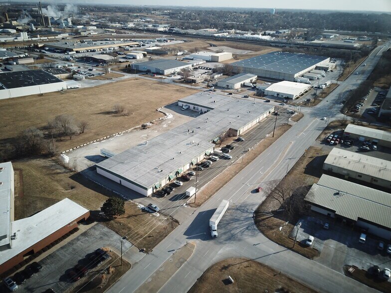 More Photos Of 1710-1726 Guthrie Ave, Des Moines Warehouse For Lease