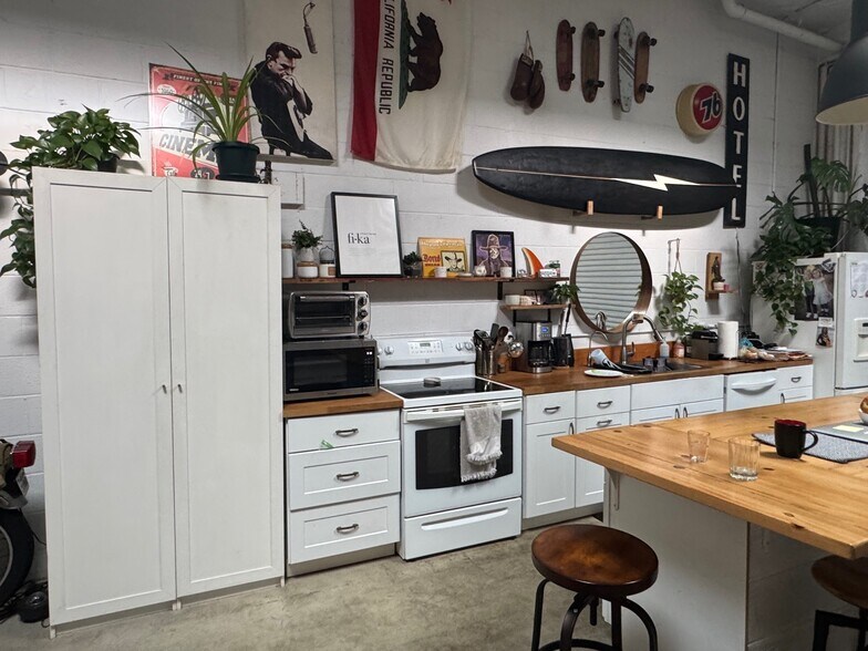 More Photos Of 939 Manhattan Beach Blvd, Manhattan Beach Freestanding For Sale