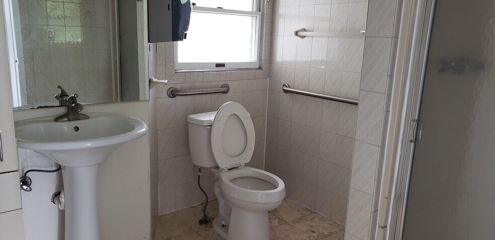 More Photos Of 539 Broad Ave, Palisades Park Freestanding For Sale