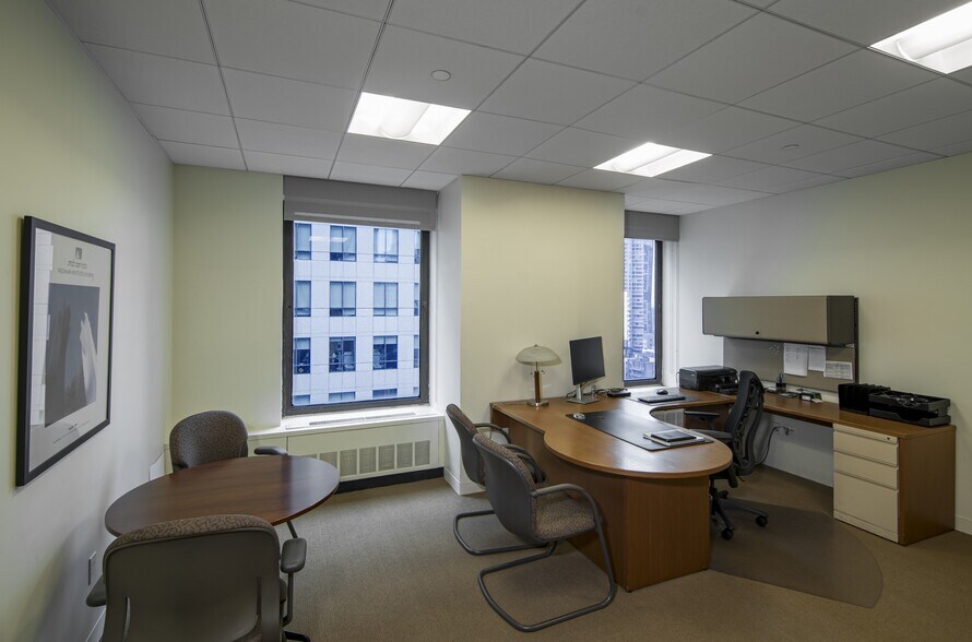 More Photos Of 633 Third Ave, New York Office For Sale