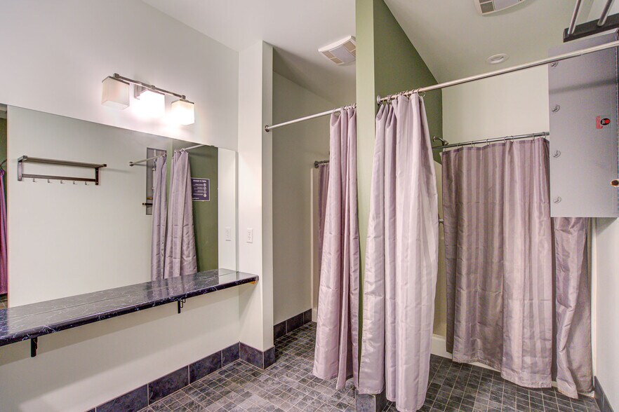 More Photos Of 6200 Nesbitt Rd, Fitchburg Storefront Retail Office For Lease