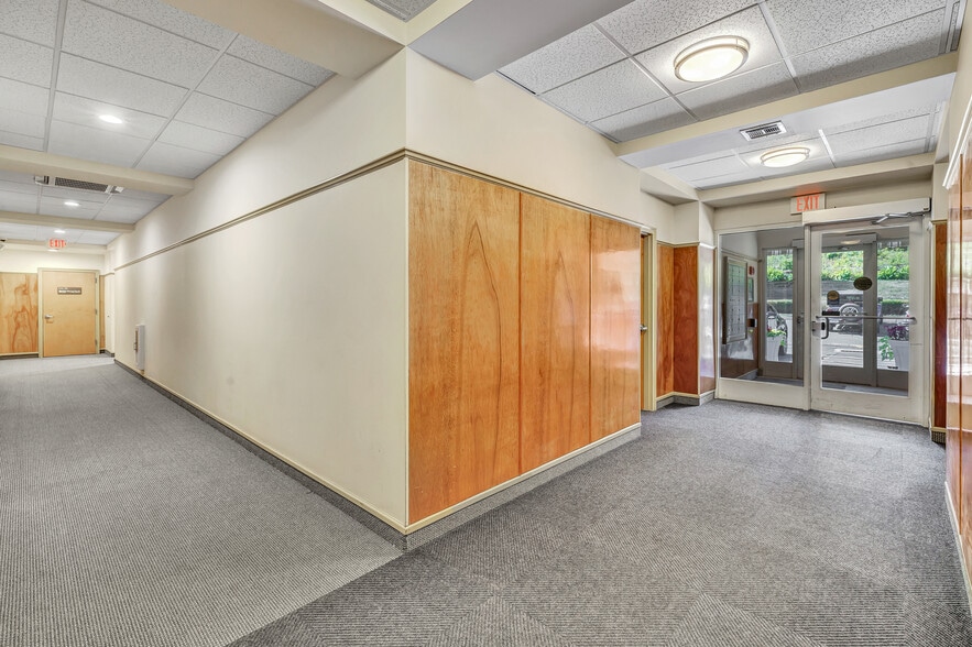 More Photos Of 1449 Old Waterbury Rd, Southbury Office For Sale
