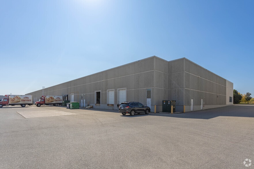 More Photos Of 3620B Laird Rd, Mississauga Warehouse For Lease
