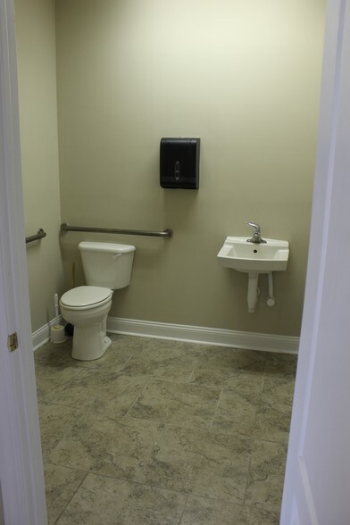 More Photos Of 12627 San Jose Blvd, Jacksonville Medical For Lease