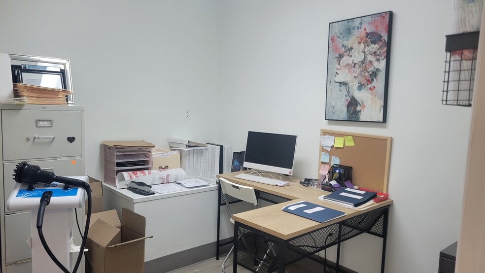 More Photos Of 365 Broadway, Amityville Medical For Lease