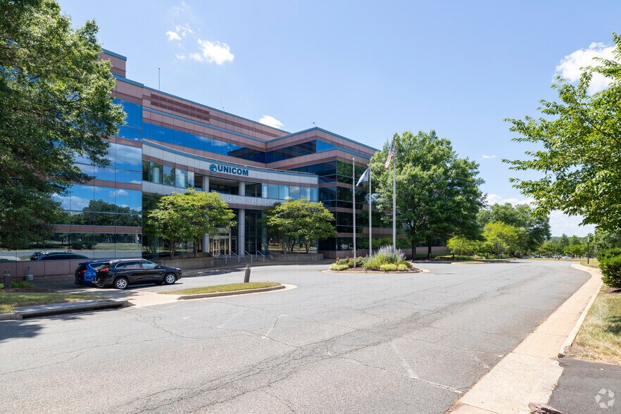 More Photos Of 15000 Conference Center Dr, Chantilly Office For Lease