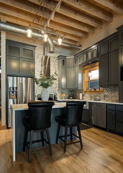 More Photos Of 207 E Main St, McMinnville General Retail For Sale