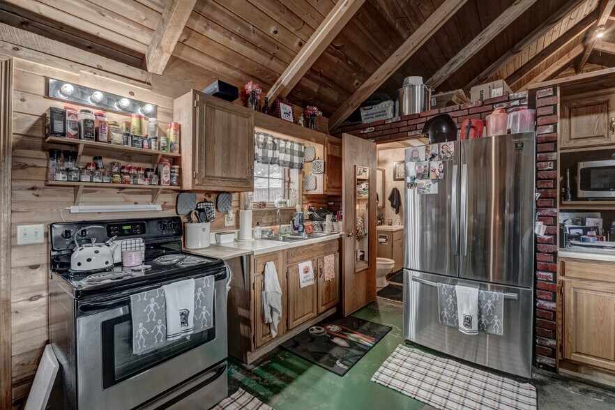 More Photos Of 1116 N 5th St, Custer Trailer Camper Park For Sale