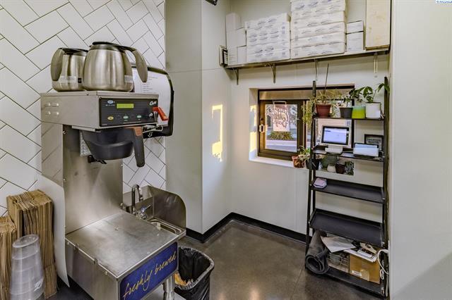 More Photos Of 1080 George Washington Way, Richland Restaurant For Sale