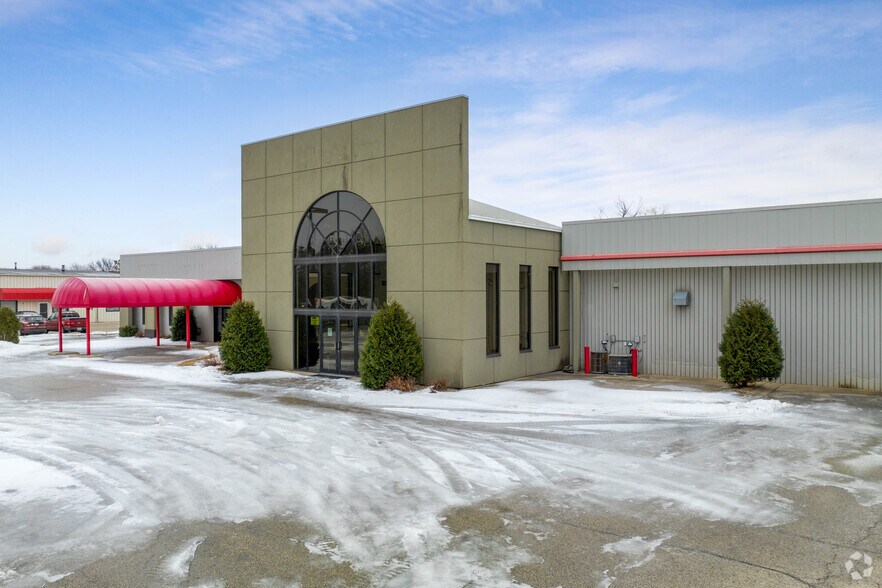 More Photos Of 2905 W Oakland Ave, Austin Auto Dealership For Lease
