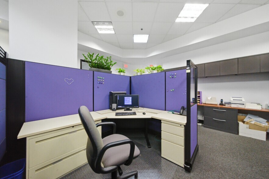 More Photos Of 975 Campus Dr, Mundelein Light Manufacturing For Sale