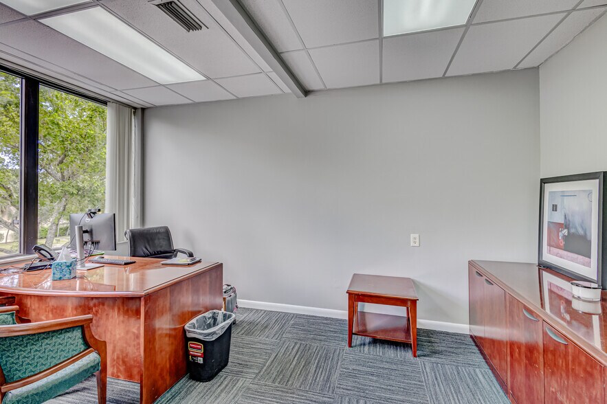 More Photos Of 6801 Lake Worth Rd, Greenacres Medical For Sale