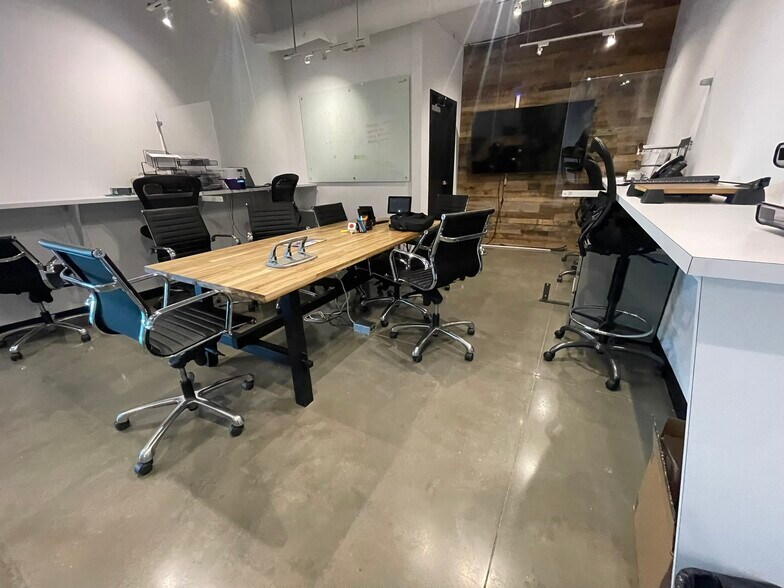 More Photos Of 9050 22 Av SW, Edmonton Showroom For Sale