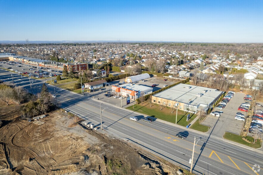 More Photos Of 1320 Boul Du Cure-Labelle, Blainville General Retail For Sale