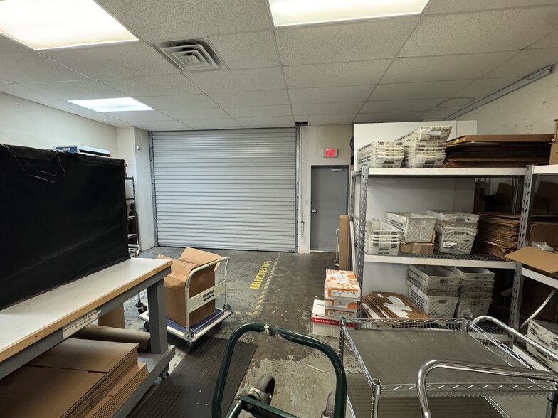 More Photos Of 1264 Market Cir, Port Charlotte Showroom For Lease