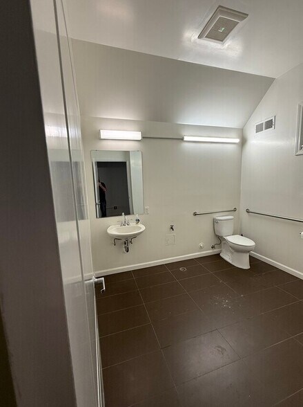 More Photos Of 740A 14th St, San Francisco General Retail For Lease