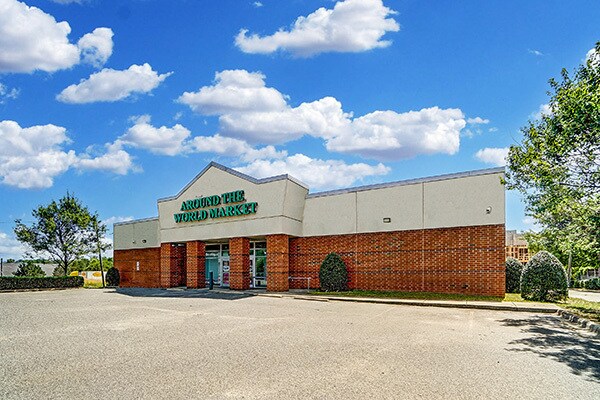 More Photos Of 6514 N Tryon St, Charlotte Freestanding For Lease