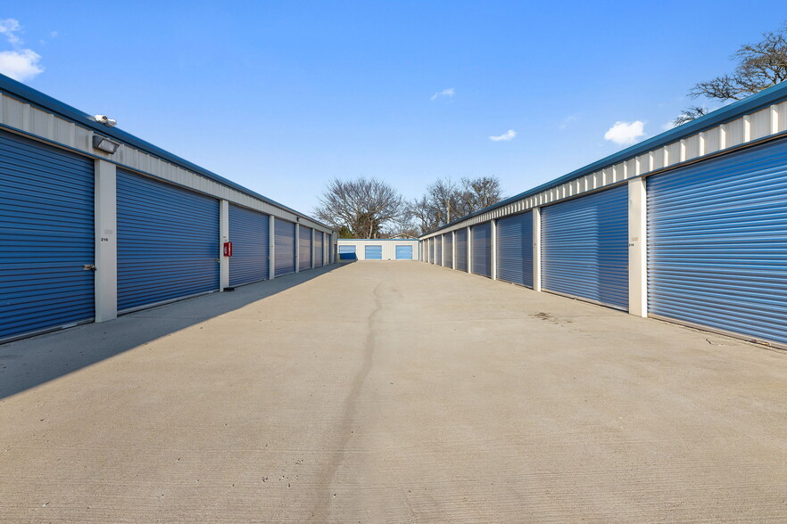 More Photos Of 3621 Elm Grove Rd, Rowlett Self Storage For Sale
